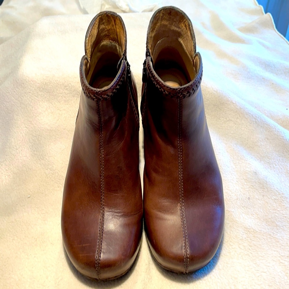 Dansko zip up helped brown leather booties